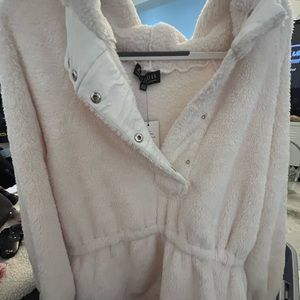 Eloquii NWT fluffy cream hooded sweater, pullover - Sz 14/16